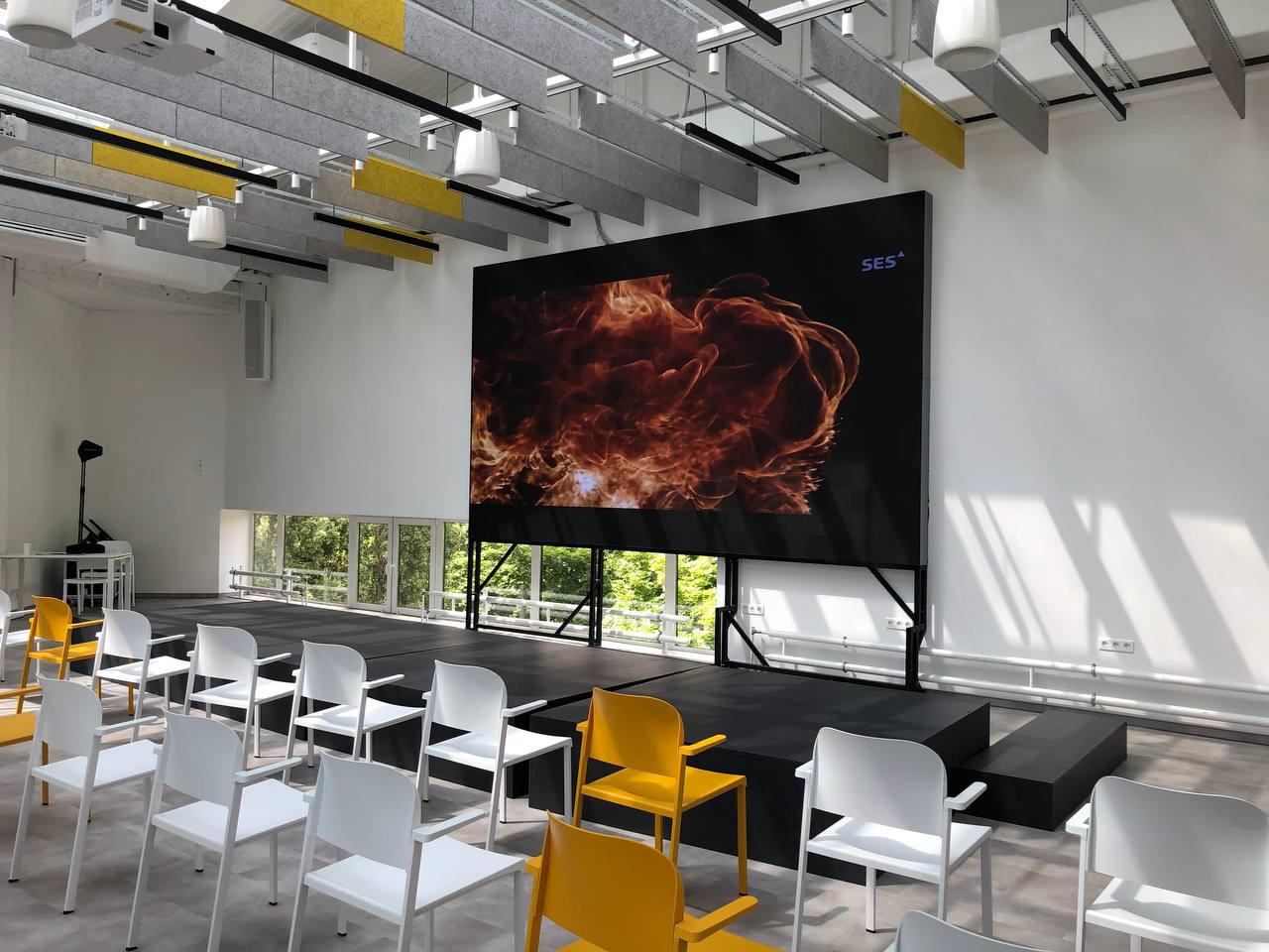 LED екран для презентацій та конференцій